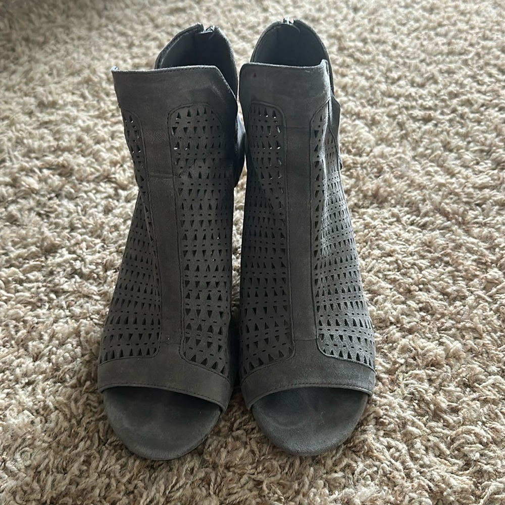 Vince Camuto Zip up sandals size 8
